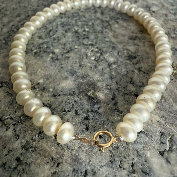 Elegant Cultured Pearl Botton Pearl Bracelet - Picture 2 of 8